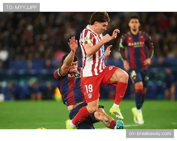 战术调整：为应对马竞，巴萨赛前加练长传联系边锋，寻求绕过中场绞杀。